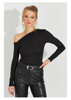 So You Koszulka w kolorze czarnym ze sklepu Limango Polska w kategorii Bluzki damskie - zdjęcie 171526792