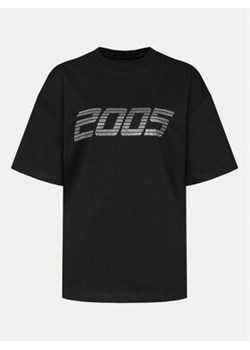 2005 T-Shirt Unisex Signature Tee Czarny Regular Fit ze sklepu MODIVO w kategorii Bluzki damskie - zdjęcie 171529730