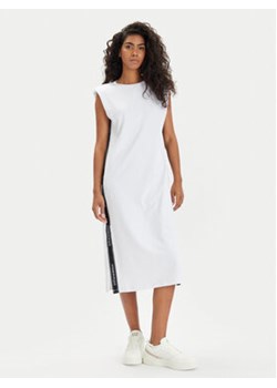 EA7 Emporio Armani Sukienka letnia 3DTA61 TJ6SZ 1100 Biały Slim Fit ze sklepu MODIVO w kategorii Sukienki - zdjęcie 171540484