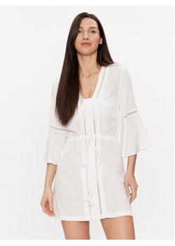 Maaji Sukienka plażowa 2118CPO001 Biały Regular Fit ze sklepu MODIVO w kategorii Odzież plażowa - zdjęcie 171540814