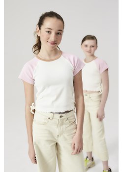 Dzianinowy t-shirt dziewczęcy w drobne prążki - Lincoln&Sharks ze sklepu 5.10.15 w kategorii Bluzki dziewczęce - zdjęcie 171546000