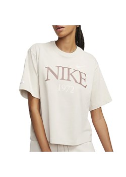 Koszulka Nike Sportswear Classic Boxy FQ6600-104 - beżowa ze sklepu streetstyle24.pl w kategorii Bluzki damskie - zdjęcie 171549973