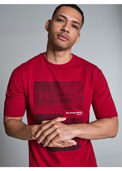 Sinsay - Koszulka z nadrukiem - czerwony ze sklepu Sinsay w kategorii T-shirty męskie - zdjęcie 171551944