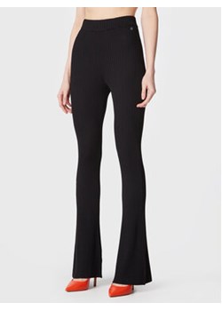 Guess Spodnie materiałowe W3RB25 Z2U00 Czarny Regular Fit ze sklepu MODIVO w kategorii Spodnie damskie - zdjęcie 171556031