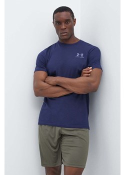 Under Armour t-shirt męski kolor granatowy z nadrukiem 1326799 ze sklepu ANSWEAR.com w kategorii T-shirty męskie - zdjęcie 171558121