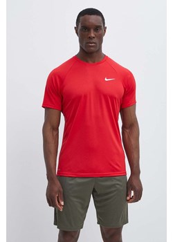 Nike t-shirt treningowy kolor czerwony gładki ze sklepu ANSWEAR.com w kategorii T-shirty męskie - zdjęcie 171558162