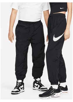 Damskie spodnie ze średnim stanem Nike Sportswear Essential - Czerń ze sklepu Nike poland w kategorii Spodnie damskie - zdjęcie 171559693