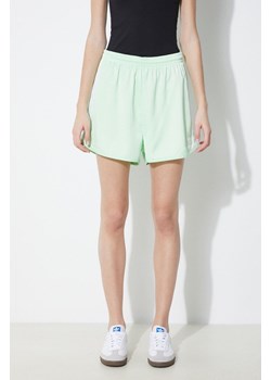 adidas Originals szorty damskie kolor zielony z aplikacją high waist IP0712 ze sklepu PRM w kategorii Szorty - zdjęcie 171560383