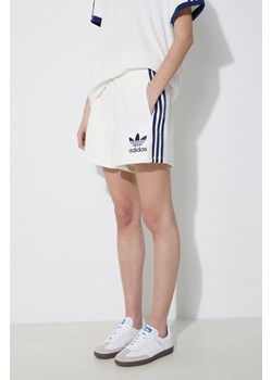 adidas Originals szorty Terry damskie kolor biały z aplikacją high waist IT9841 ze sklepu PRM w kategorii Szorty - zdjęcie 171560391