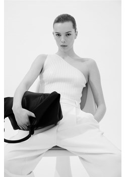 H & M - Dzianinowy top na jedno ramię - Beżowy ze sklepu H&M w kategorii Bluzki damskie - zdjęcie 171560712