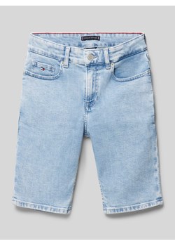Szorty jeansowe z detalem z logo ze sklepu Peek&Cloppenburg  w kategorii Spodenki chłopięce - zdjęcie 171561473