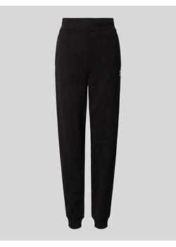 Spodnie dresowe o kroju regular fit z wyhaftowanym logo model ‘NELFINIA’ ze sklepu Peek&Cloppenburg  w kategorii Spodnie damskie - zdjęcie 171561812