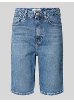 Szorty jeansowe o kroju slim fit z detalem z logo ze sklepu Peek&Cloppenburg  w kategorii Szorty - zdjęcie 171561901