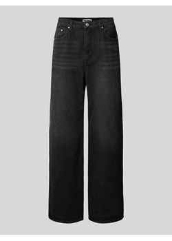 Jeansy z szerokimi nogawkami w jednolitym kolorze ze sklepu Peek&Cloppenburg  w kategorii Jeansy damskie - zdjęcie 171563173