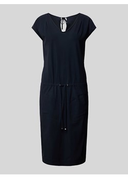 Sukienka o długości do kolan z wiązaniem model ‘GIRA’ ze sklepu Peek&Cloppenburg  w kategorii Sukienki - zdjęcie 171563180