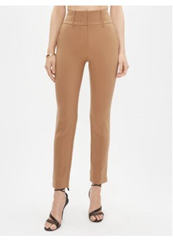 Marciano Guess Spodnie materiałowe 3BGB28 7046A Brązowy Regular Fit ze sklepu MODIVO w kategorii Spodnie damskie - zdjęcie 171566144