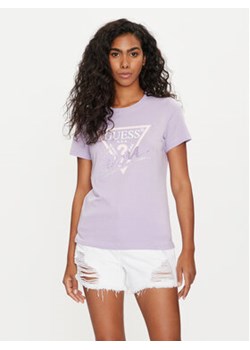 Guess T-Shirt W4GI20 I3Z14 Fioletowy Regular Fit ze sklepu MODIVO w kategorii Bluzki damskie - zdjęcie 171568170