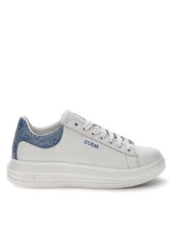 Guess Sneakersy Vibo FL7VIB LEA12 Biały ze sklepu MODIVO w kategorii Trampki damskie - zdjęcie 171574742