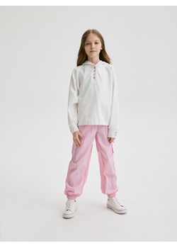 Reserved - Ortalionowe spodnie cargo - różowy ze sklepu Reserved w kategorii Spodnie dziewczęce - zdjęcie 171580532
