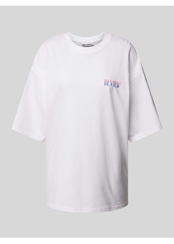 T-shirt o kroju oversized z nadrukiem z logo ze sklepu Peek&Cloppenburg  w kategorii Bluzki damskie - zdjęcie 171589682