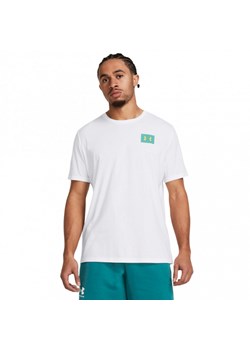 Męski t-shirt z nadrukiem Under Armour UA Color Block Logo LC - biały ze sklepu Sportstylestory.com w kategorii T-shirty męskie - zdjęcie 171590182