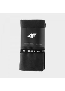 Ręcznik sportowy szybkoschnący 4F 4FWSS24ATOWU039 - czarny ze sklepu Sportstylestory.com w kategorii Ręczniki - zdjęcie 171590472