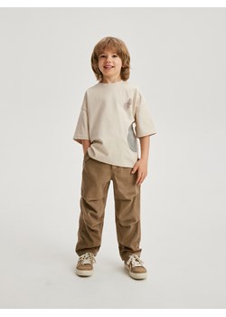 Reserved - Tkaninowe spodnie z kieszeniami - beżowy ze sklepu Reserved w kategorii Spodnie chłopięce - zdjęcie 171597141
