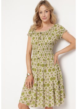 Zielona Wiskozowa Sukienka Typu Hiszpanka z Gumką w Talii Sunila ze sklepu Born2be Odzież w kategorii Sukienki - zdjęcie 171597862