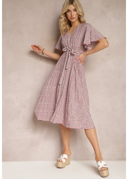 Różowo-Beżowa Sukienka o Rozkloszowanym Kroju z Gumką w Talii i Kopertowym Dekoltem z Materiałowym Paskiem Qrissa ze sklepu Renee odzież w kategorii Sukienki - zdjęcie 171598032