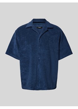 Koszula casualowa z kołnierzem z połami model ‘TERRY’ ze sklepu Peek&Cloppenburg  w kategorii Koszule męskie - zdjęcie 171610910