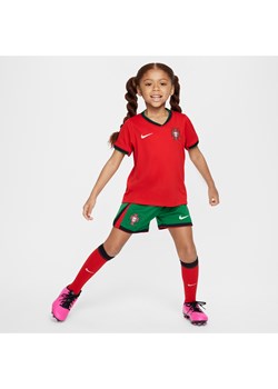 Trzyczęściowy strój piłkarski dla małych dzieci Nike Portugalia Stadium 2024 (wersja domowa) – replika - Czerwony ze sklepu Nike poland w kategorii Komplety chłopięce - zdjęcie 171611334