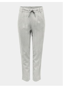 ONLY Spodnie materiałowe Caro Poptrash 15278710 Biały Comfort Fit ze sklepu MODIVO w kategorii Spodnie damskie - zdjęcie 171611494