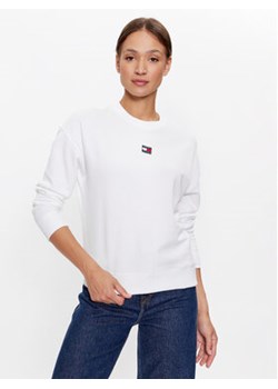 Tommy Jeans Bluza DW0DW16138 Biały Boxy Fit ze sklepu MODIVO w kategorii Bluzy damskie - zdjęcie 171611544