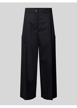 Spodnie materiałowe z szeroką nogawką i zakładkami w pasie ze sklepu Peek&Cloppenburg  w kategorii Spodnie damskie - zdjęcie 171689601