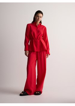 Reserved - Koszula z modalu z paskiem - czerwony ze sklepu Reserved w kategorii Koszule damskie - zdjęcie 171692414