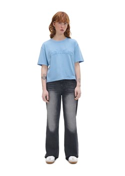 Cropp - Niebieska koszulka z naszywką - niebieski ze sklepu Cropp w kategorii Bluzki damskie - zdjęcie 171700640