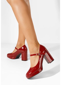 Czerwone czółenka na słupku Charlote ze sklepu Zapatos w kategorii Czółenka - zdjęcie 171702000