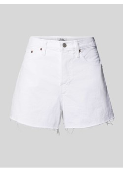 Szorty jeansowe w jednolitym kolorze z frędzlami ze sklepu Peek&Cloppenburg  w kategorii Szorty - zdjęcie 171702944