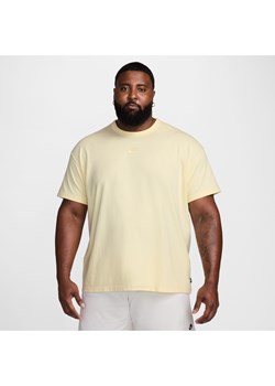 T-shirt męski Nike Sportswear Premium Essentials - Brązowy ze sklepu Nike poland w kategorii T-shirty męskie - zdjęcie 171703331