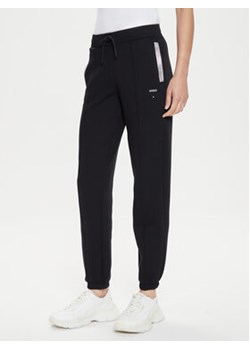 Guess Spodnie dresowe Kiara V4GB1 4FL04P Czarny Regular Fit ze sklepu MODIVO w kategorii Spodnie damskie - zdjęcie 171707431