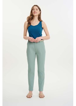 Zielone spodnie damskie chino z paskiem ze sklepu 5.10.15 w kategorii Spodnie damskie - zdjęcie 171710204
