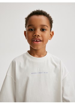 Reserved - T-shirt oversize z nadrukiem - złamana biel ze sklepu Reserved w kategorii T-shirty chłopięce - zdjęcie 171710472