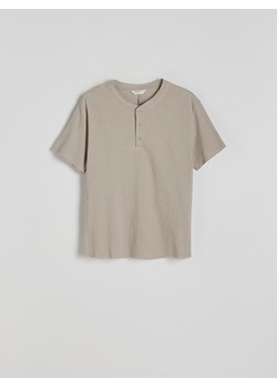 Reserved - Bawełniany t-shirt henley - beżowy ze sklepu Reserved w kategorii T-shirty męskie - zdjęcie 171931941