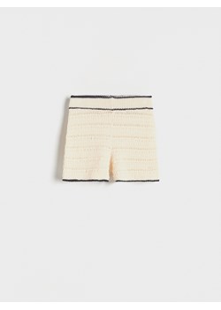 Reserved - Dzianinowe szorty - złamana biel ze sklepu Reserved w kategorii Spodenki niemowlęce - zdjęcie 171931972