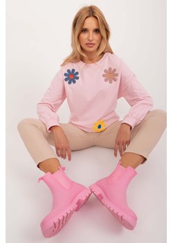 Dzianinowa bluza różowa damska w kolorowe kwiaty ze sklepu 5.10.15 w kategorii Bluzy damskie - zdjęcie 171932982