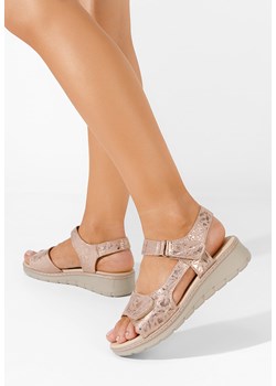 Różowe sandały na niskim koturnie Alsanda ze sklepu Zapatos w kategorii Sandały damskie - zdjęcie 171938871