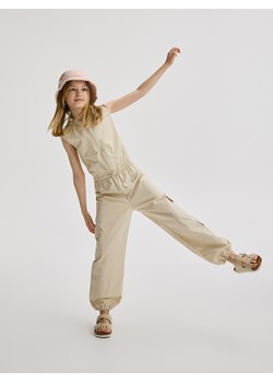 Reserved - Bawełniany kombinezon - beżowy ze sklepu Reserved w kategorii Spodnie dziewczęce - zdjęcie 171945244