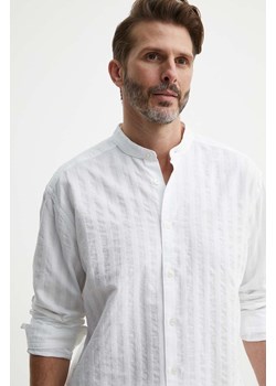 BOSS koszula męska kolor biały relaxed ze stójką 50513768 ze sklepu ANSWEAR.com w kategorii Koszule męskie - zdjęcie 171951161