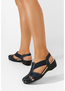 Granatowe sandały na niskim obcasie Melona V4 ze sklepu Zapatos w kategorii Sandały damskie - zdjęcie 171951430