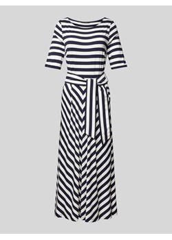 Sukienka midi ze wzorem w paski i wiązanym paskiem ze sklepu Peek&Cloppenburg  w kategorii Sukienki - zdjęcie 171952224